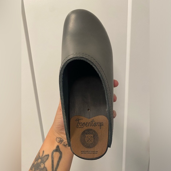 Trogentorp gray clogs size 40 with wooden soles and stud details - Picture 3 of 11